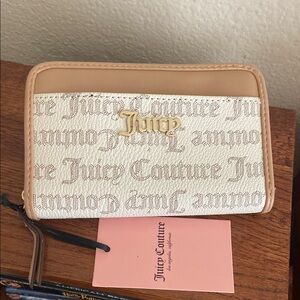 🎉HOST PICK🎉🎉🎉Juicy Couture Tan and White Logo Wallet
